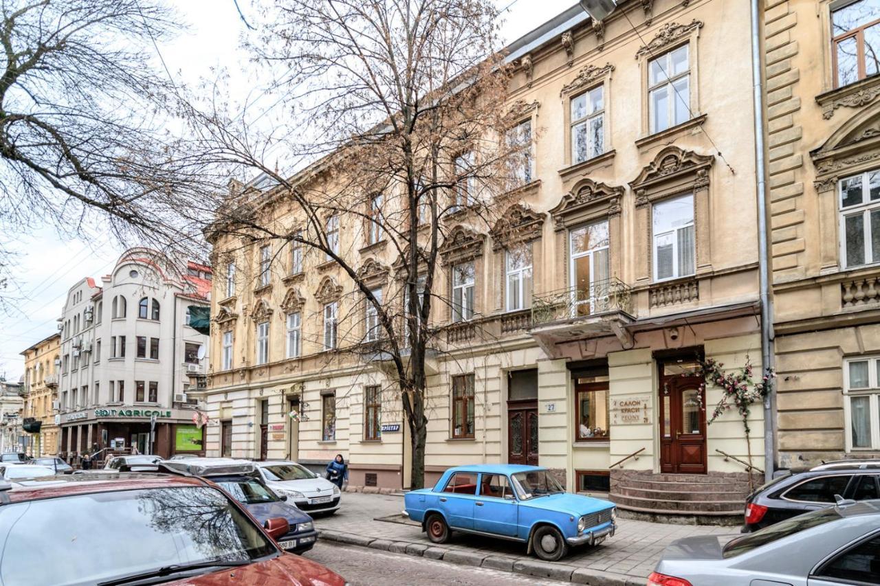 Modern Apartment In The Old City Lviv Extérieur photo