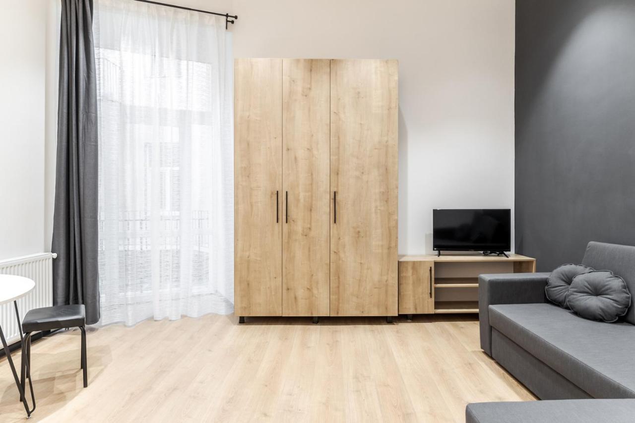 Modern Apartment In The Old City Lviv Extérieur photo