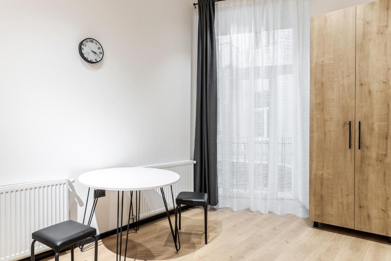 Modern Apartment In The Old City Lviv Extérieur photo