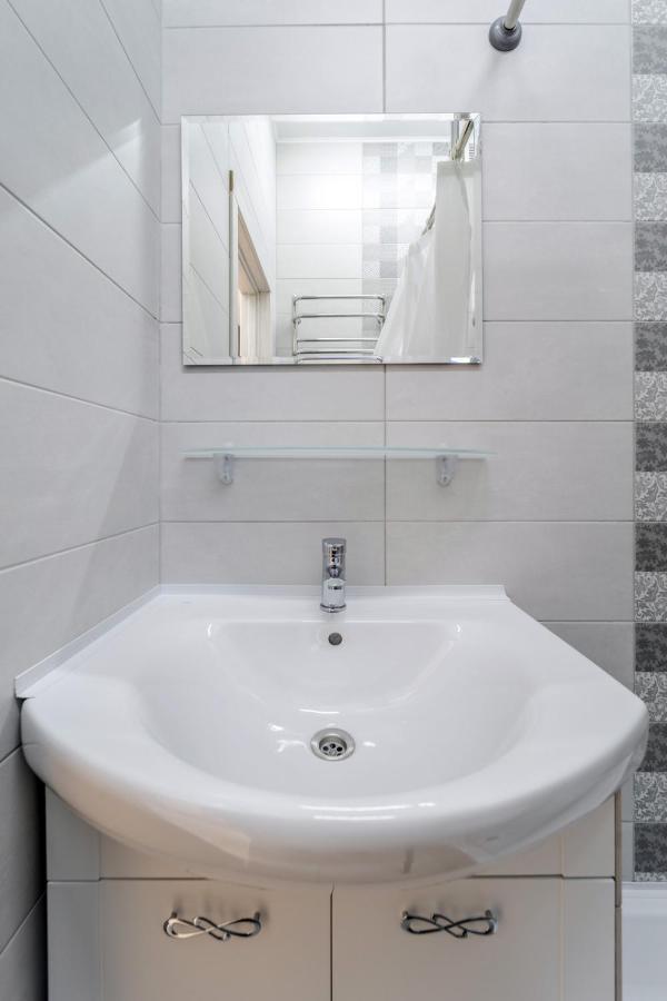 Modern Apartment In The Old City Lviv Extérieur photo