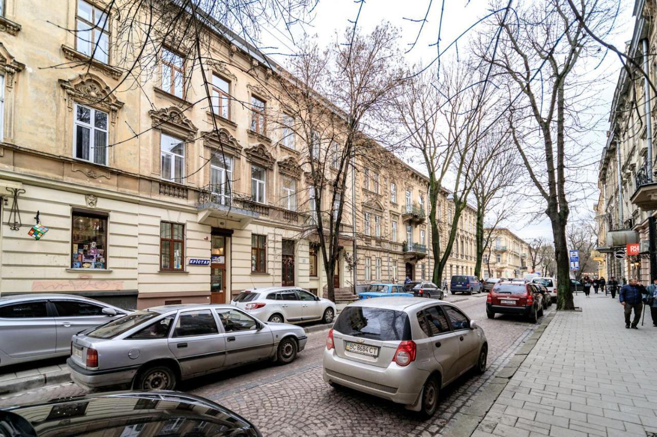 Modern Apartment In The Old City Lviv Extérieur photo