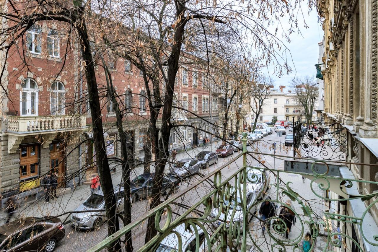 Modern Apartment In The Old City Lviv Extérieur photo