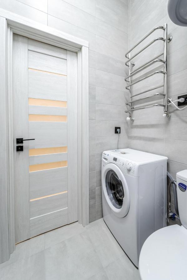 Modern Apartment In The Old City Lviv Extérieur photo