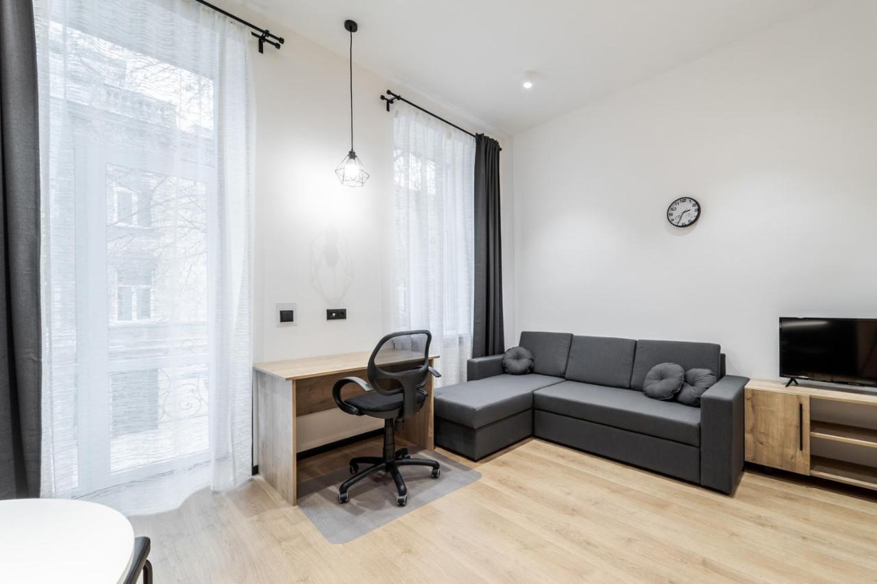 Modern Apartment In The Old City Lviv Extérieur photo