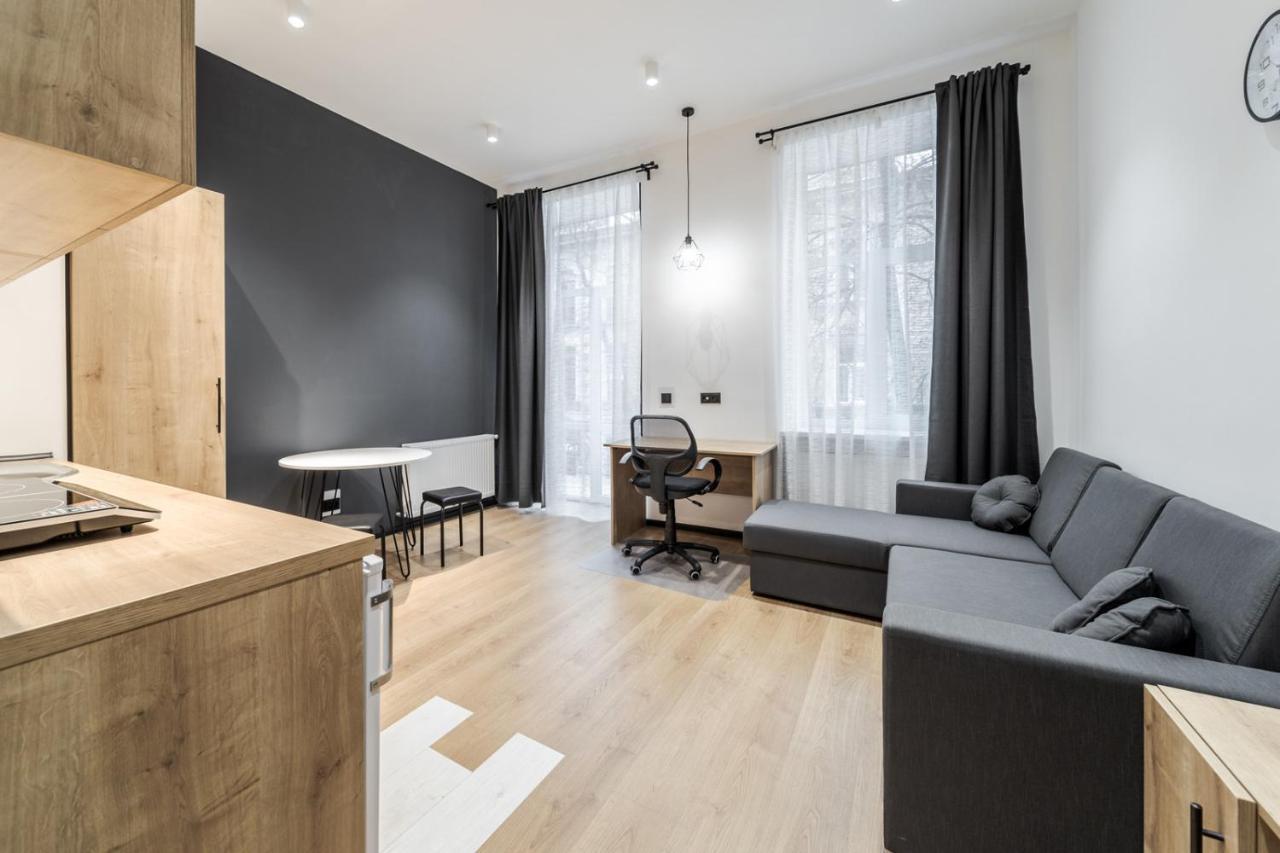 Modern Apartment In The Old City Lviv Extérieur photo