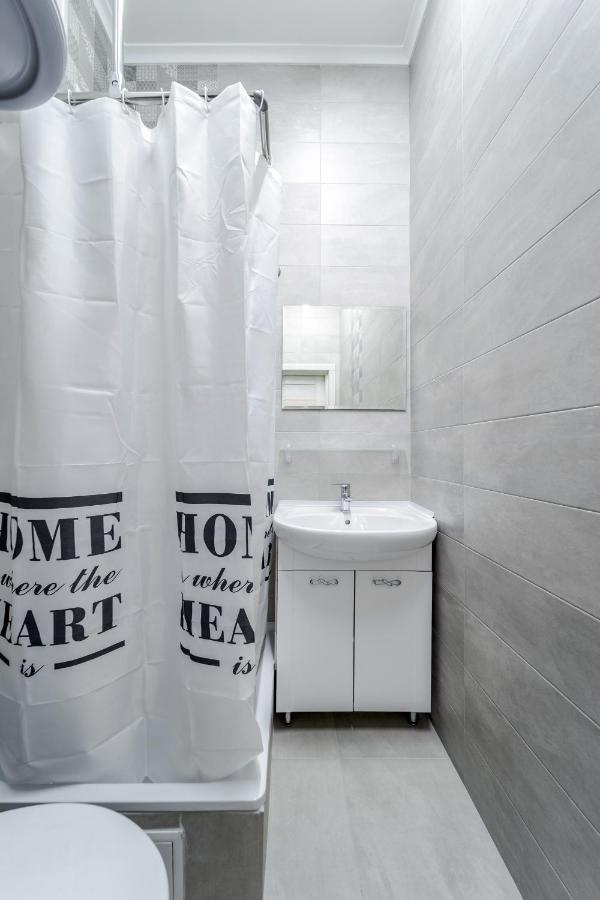 Modern Apartment In The Old City Lviv Extérieur photo